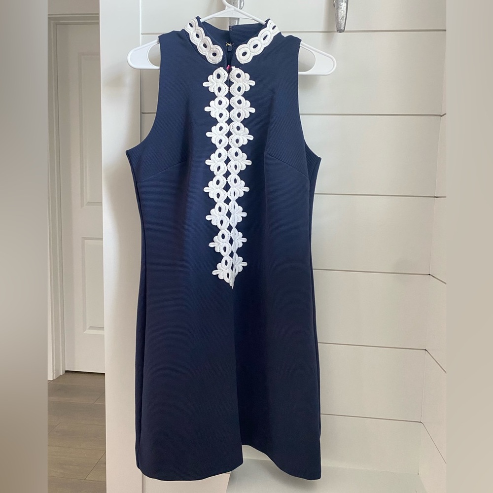 NWT! Lilly Pulitzer Navy and White Shift Dress. Size M.